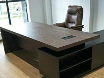 上海辦公家具全攻略 從會議桌到屏風(fēng)隔斷的選購指南